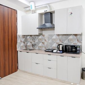 Deluxe One-Bedroom Apartment
